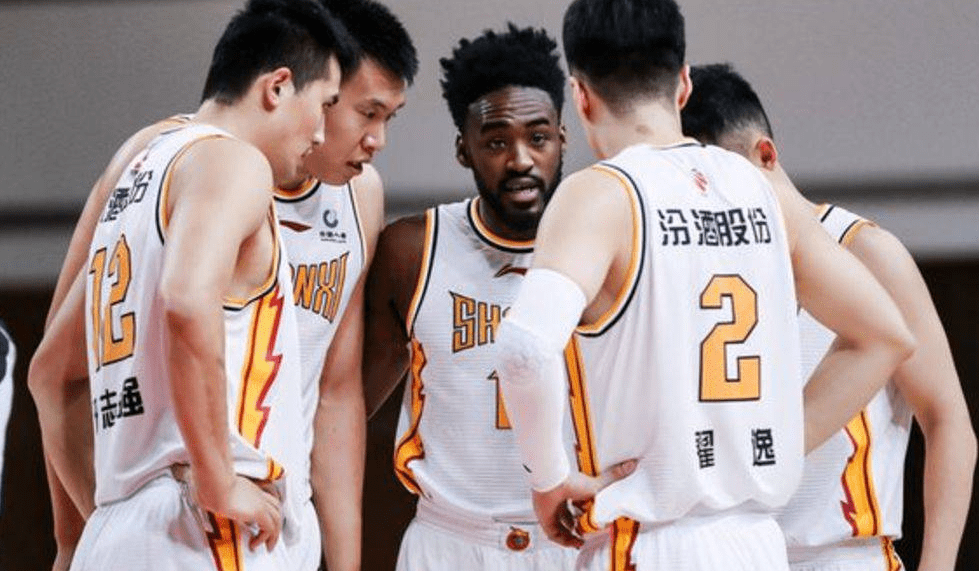 言传身教的名师教练指导球队取得连胜，创造奇迹(说好一起踢球你却当教练)