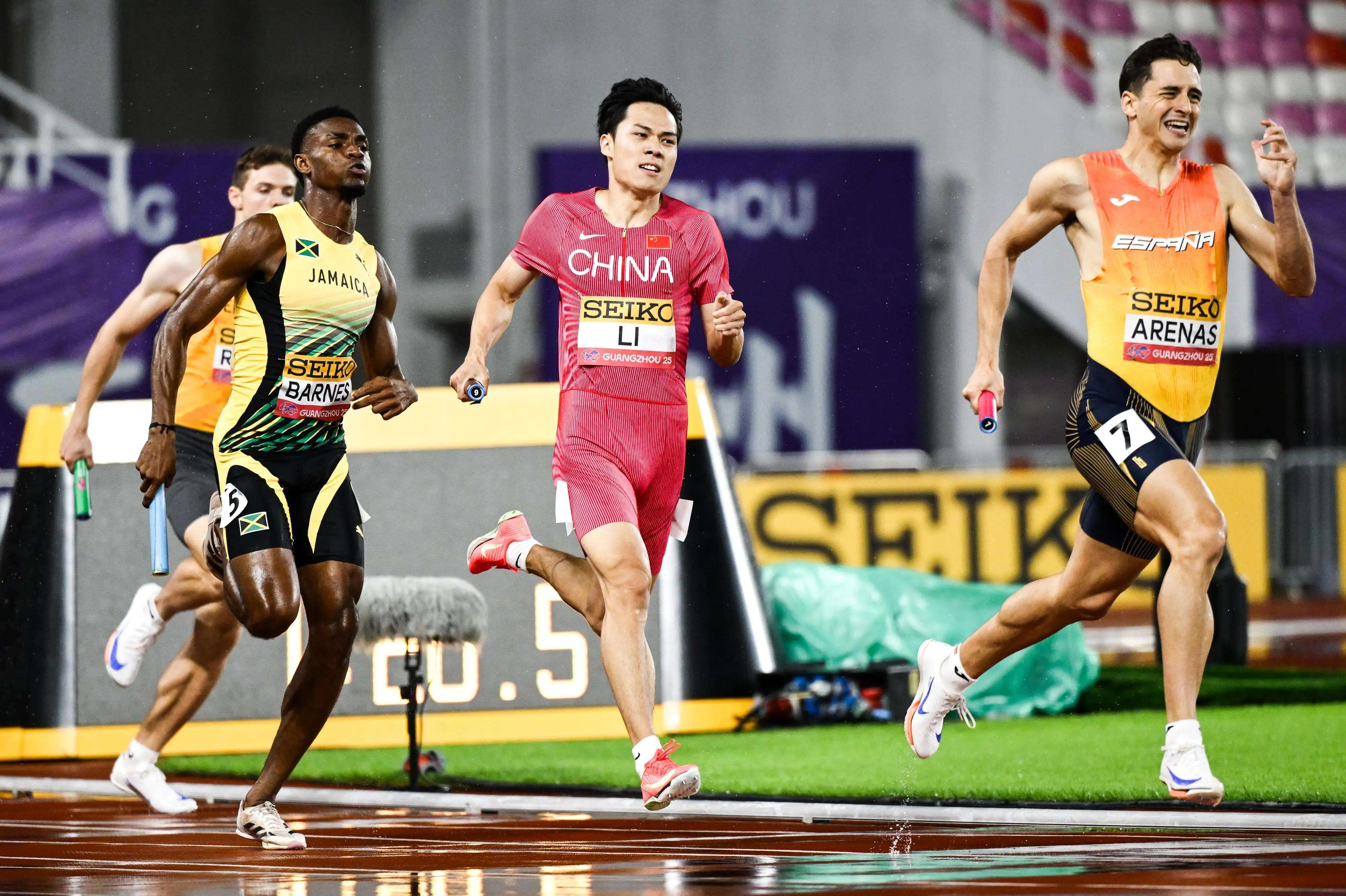 参赛选手状态达到巅峰，备战情况十分紧张(参赛选手状态达到巅峰,备战情况十分紧张怎么办)