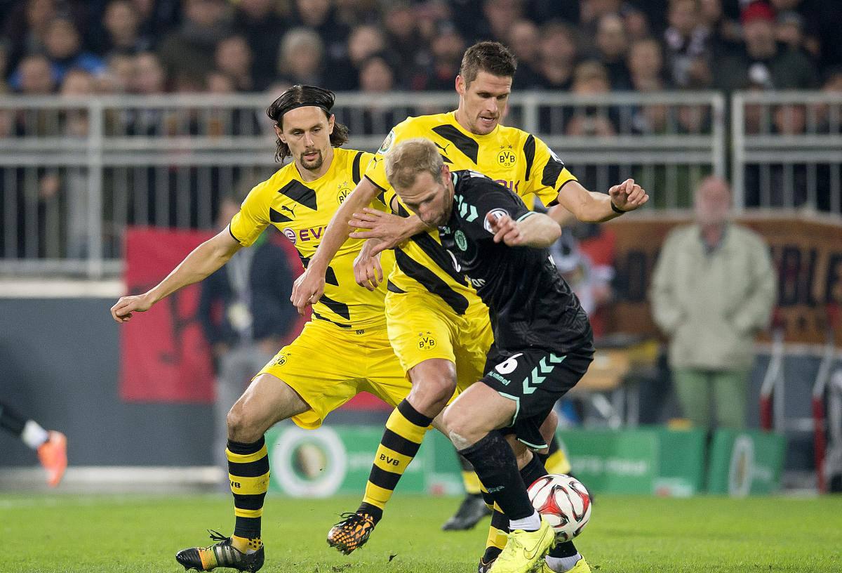 天博体育平台-多特蒙德中场表现稳健，球队成绩持续走高